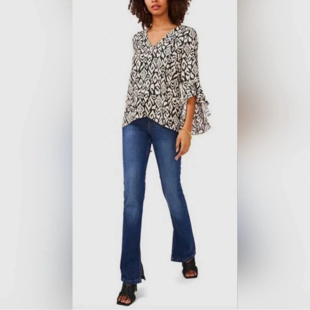 Vince Camuto Flutter Bell Sleeve V-neck Etched Geo Blouse Large - Picture 3 of 12